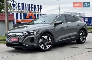 Позашляховик / Кросовер Audi Q8 e-tron 2024 в Києві