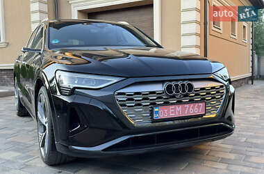 Позашляховик / Кросовер Audi Q8 e-tron 2023 в 