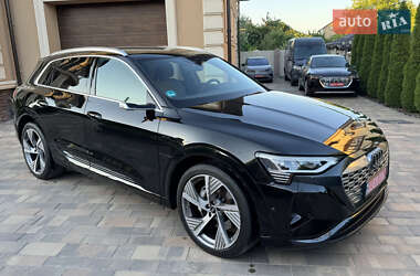 Позашляховик / Кросовер Audi Q8 e-tron 2023 в 