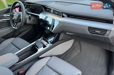 Позашляховик / Кросовер Audi Q8 e-tron 2023 в 