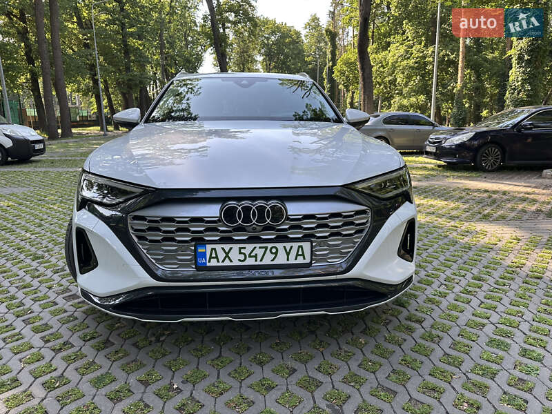 Позашляховик / Кросовер Audi Q8 e-tron 2023 в Харкові