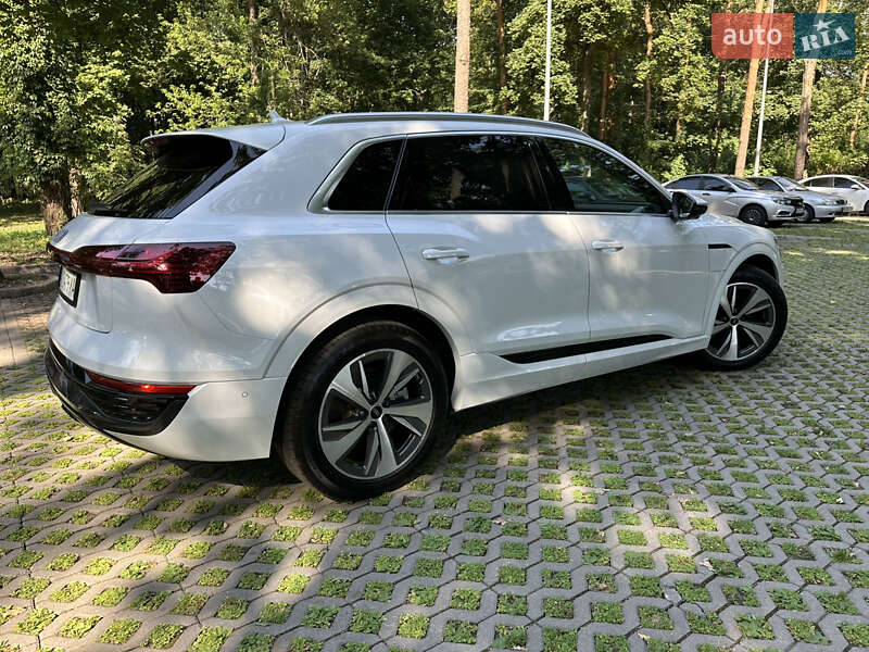 Позашляховик / Кросовер Audi Q8 e-tron 2023 в Харкові