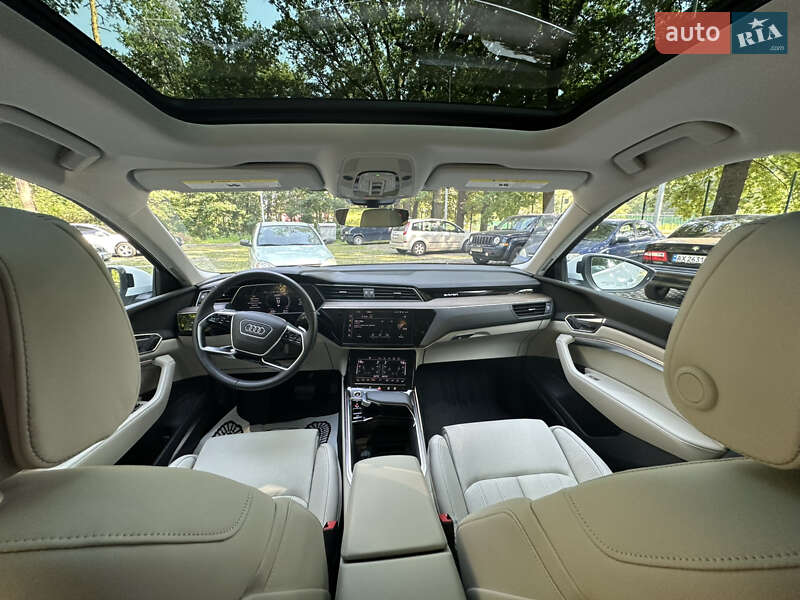 Позашляховик / Кросовер Audi Q8 e-tron 2023 в Харкові