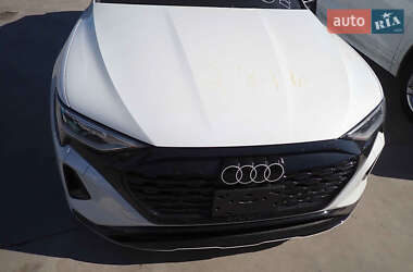 Позашляховик / Кросовер Audi Q8 e-tron 2023 в 