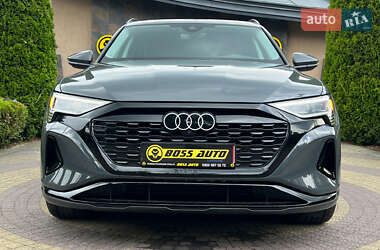 Позашляховик / Кросовер Audi Q8 e-tron 2024 в 