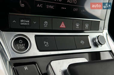 Позашляховик / Кросовер Audi Q8 e-tron 2024 в 