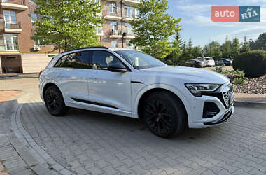 Внедорожник / Кроссовер Audi Q8 e-tron 2023 в 