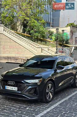 Внедорожник / Кроссовер Audi Q8 e-tron 2023 в 