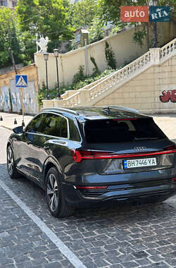 Внедорожник / Кроссовер Audi Q8 e-tron 2023 в 