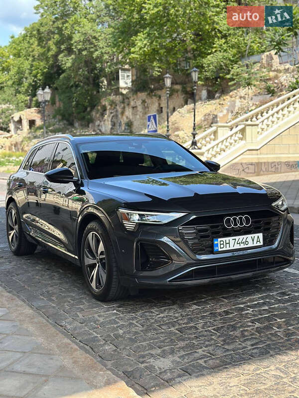 Внедорожник / Кроссовер Audi Q8 e-tron 2023 в Одессе