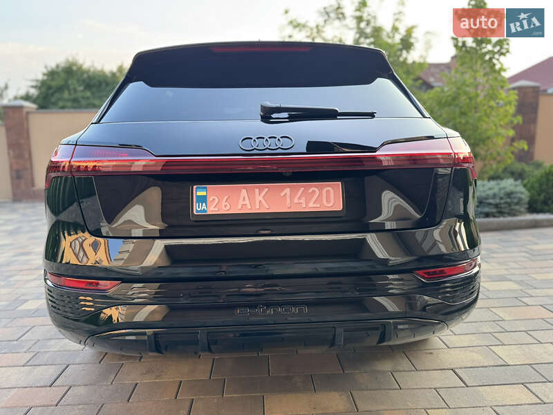Внедорожник / Кроссовер Audi Q8 e-tron 2023 в Черновцах