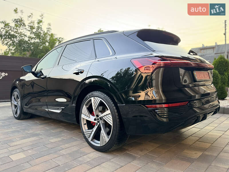 Внедорожник / Кроссовер Audi Q8 e-tron 2023 в Черновцах