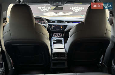 Внедорожник / Кроссовер Audi Q8 e-tron 2023 в 