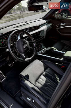 Внедорожник / Кроссовер Audi Q8 e-tron 2023 в 