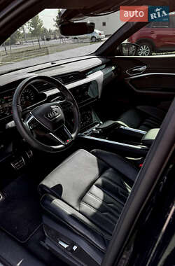 Внедорожник / Кроссовер Audi Q8 e-tron 2023 в 