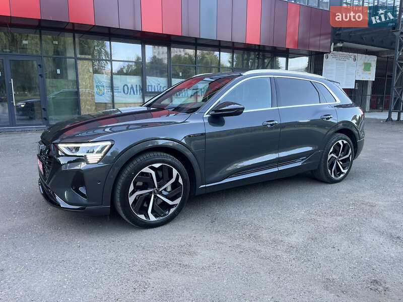 Внедорожник / Кроссовер Audi Q8 e-tron 2023 в Ровно