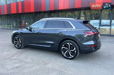 Внедорожник / Кроссовер Audi Q8 e-tron 2023 в 