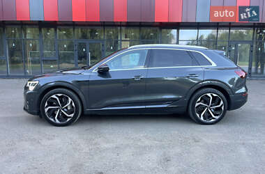 Внедорожник / Кроссовер Audi Q8 e-tron 2023 в 