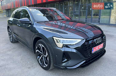 Внедорожник / Кроссовер Audi Q8 e-tron 2023 в 