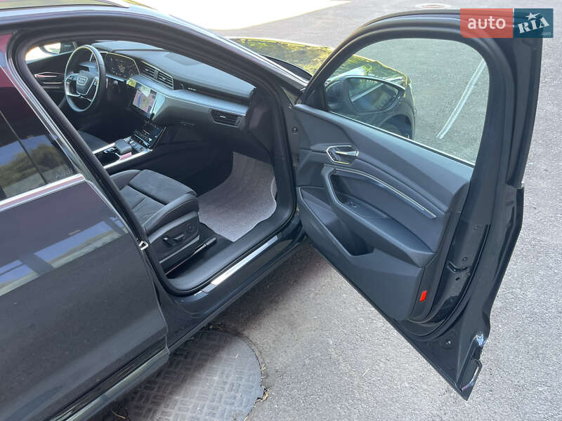 Внедорожник / Кроссовер Audi Q8 e-tron 2023 в Ровно
