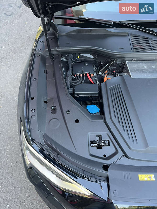 Внедорожник / Кроссовер Audi Q8 e-tron 2023 в Ровно