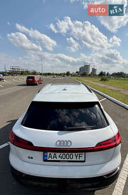 Внедорожник / Кроссовер Audi Q8 e-tron 2023 в 