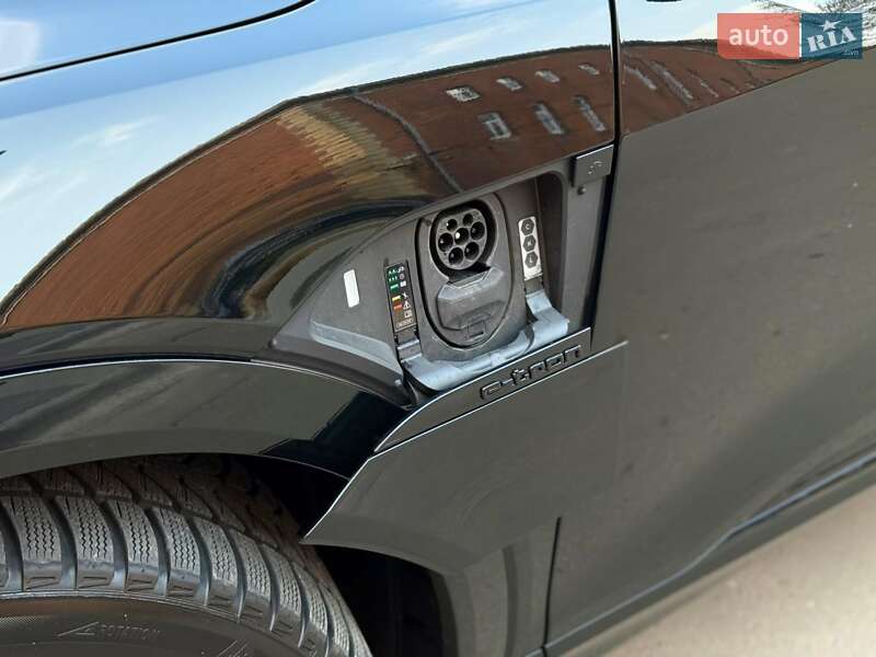 Позашляховик / Кросовер Audi Q8 e-tron 2023 в Львові