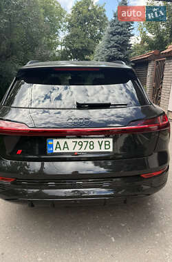 Внедорожник / Кроссовер Audi Q8 e-tron 2023 в 
