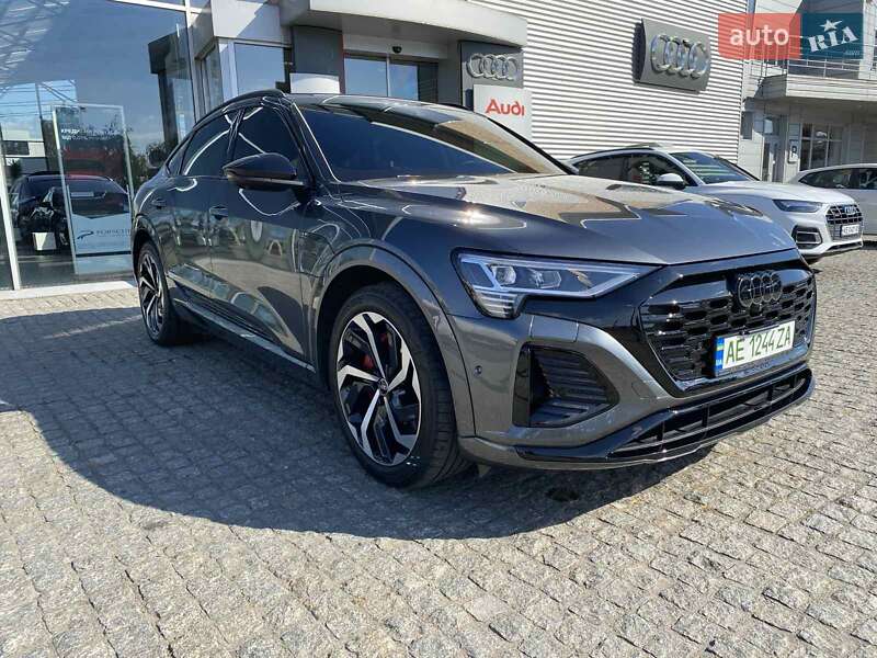Внедорожник / Кроссовер Audi Q8 e-tron 2023 в Днепре