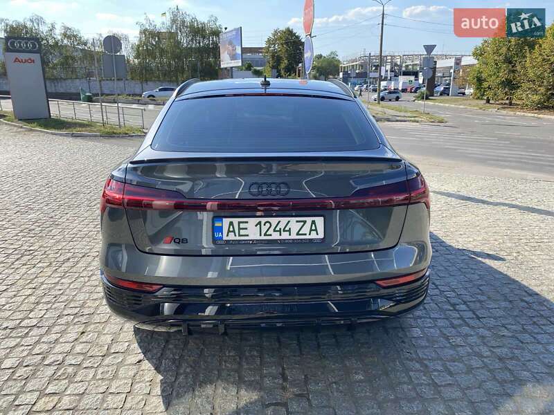 Внедорожник / Кроссовер Audi Q8 e-tron 2023 в Днепре