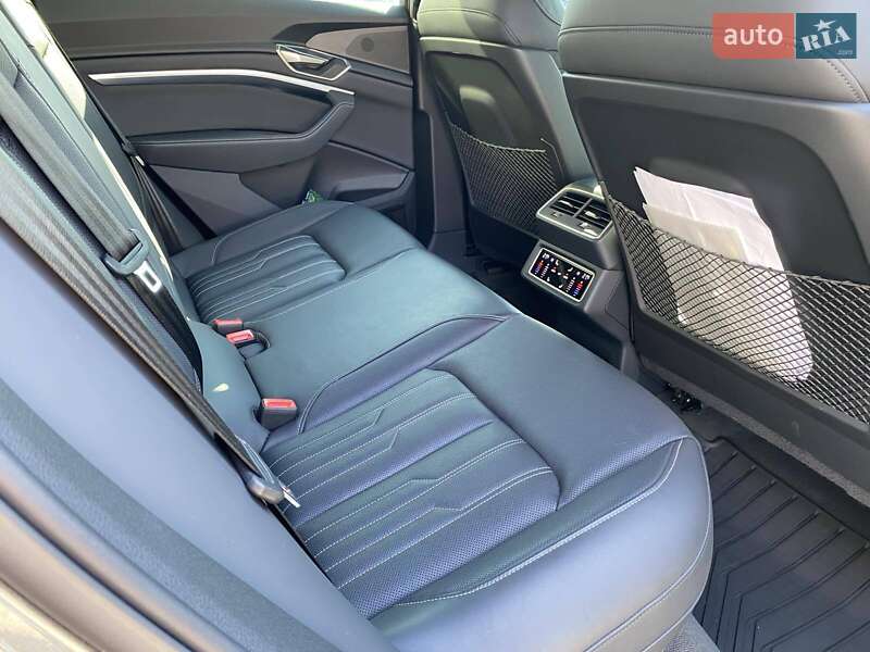 Внедорожник / Кроссовер Audi Q8 e-tron 2023 в Днепре