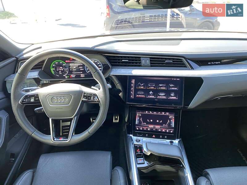 Внедорожник / Кроссовер Audi Q8 e-tron 2023 в Днепре