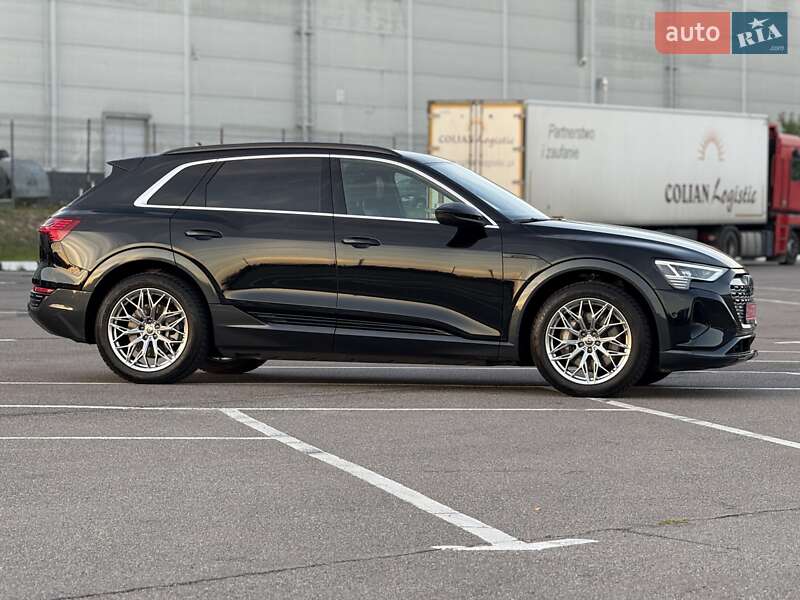 Внедорожник / Кроссовер Audi Q8 e-tron 2023 в Ровно