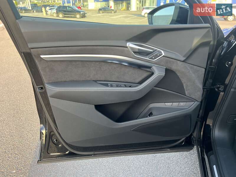 Внедорожник / Кроссовер Audi Q8 e-tron 2023 в Ровно