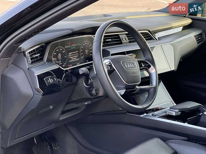 Внедорожник / Кроссовер Audi Q8 e-tron 2023 в Ровно