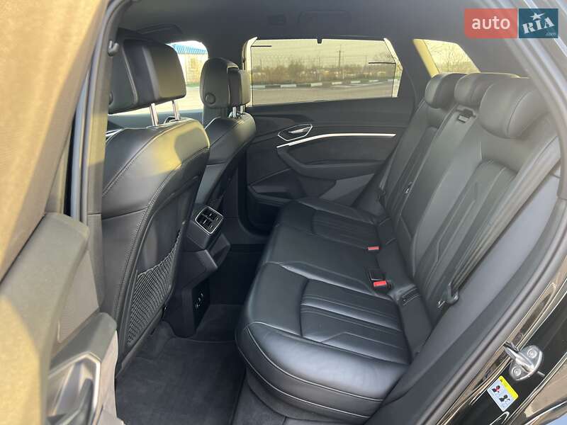 Внедорожник / Кроссовер Audi Q8 e-tron 2023 в Ровно