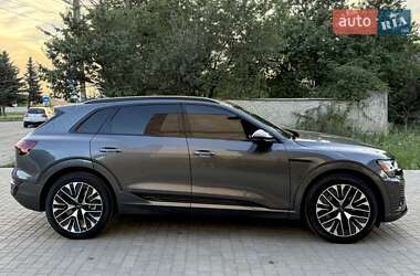 Внедорожник / Кроссовер Audi Q8 e-tron 2024 в 