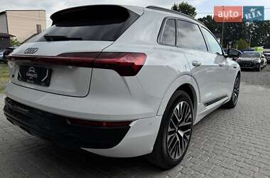 Позашляховик / Кросовер Audi Q8 e-tron 2023 в 