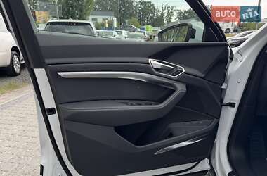 Позашляховик / Кросовер Audi Q8 e-tron 2023 в 