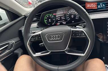Позашляховик / Кросовер Audi Q8 e-tron 2023 в 