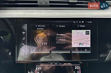 Позашляховик / Кросовер Audi Q8 e-tron 2023 в 