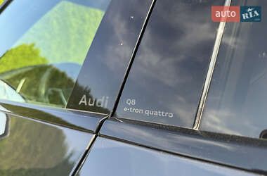 Внедорожник / Кроссовер Audi Q8 e-tron 2023 в 