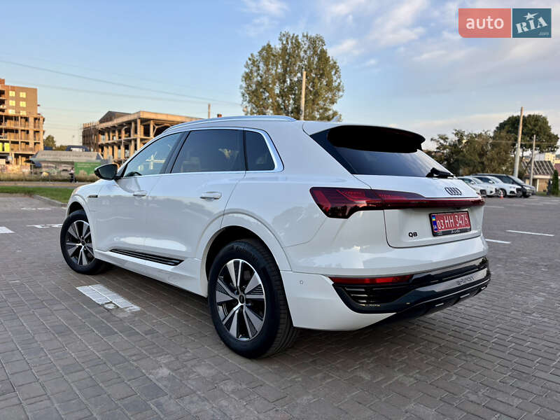 Внедорожник / Кроссовер Audi Q8 e-tron 2024 в Львове