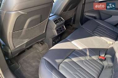 Позашляховик / Кросовер Audi Q8 e-tron 2023 в 