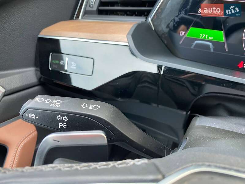 Внедорожник / Кроссовер Audi Q8 e-tron 2023 в Хмельницком