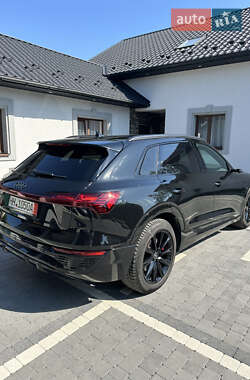 Внедорожник / Кроссовер Audi Q8 e-tron 2023 в 