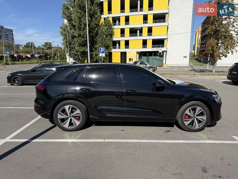 Внедорожник / Кроссовер Audi Q8 e-tron 2023 в Киеве