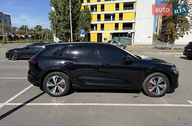 Позашляховик / Кросовер Audi Q8 e-tron 2023 в 
