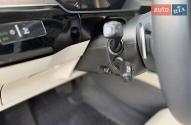 Позашляховик / Кросовер Audi Q8 e-tron 2023 в 