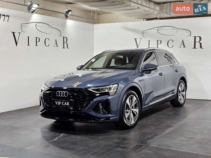 Позашляховик / Кросовер Audi Q8 e-tron 2023 в Києві